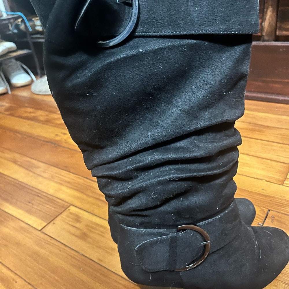 Black heeled boots